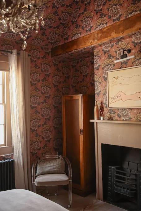 Primrose Cottage - With Private Courtyard & Sun Terrace In Central Bath Extérieur photo