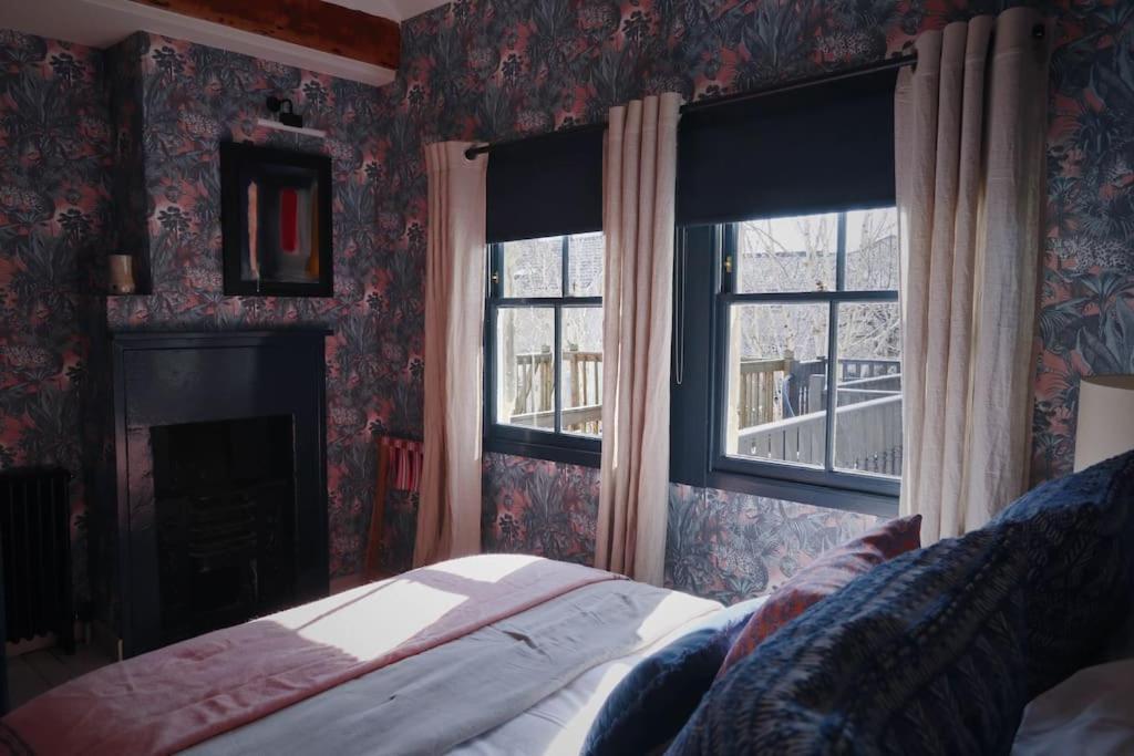 Primrose Cottage - With Private Courtyard & Sun Terrace In Central Bath Extérieur photo