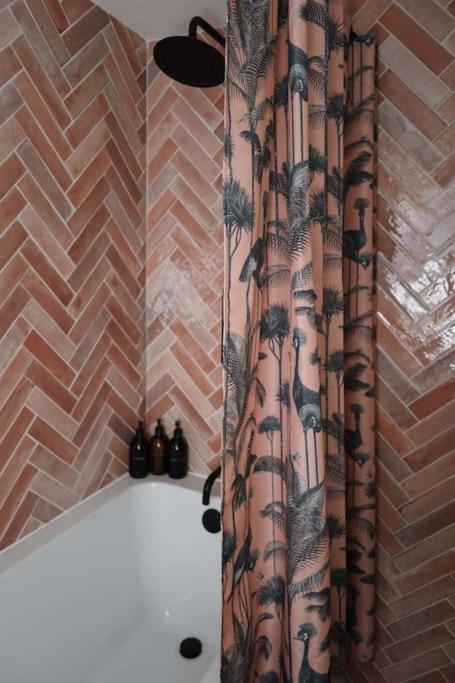 Primrose Cottage - With Private Courtyard & Sun Terrace In Central Bath Extérieur photo