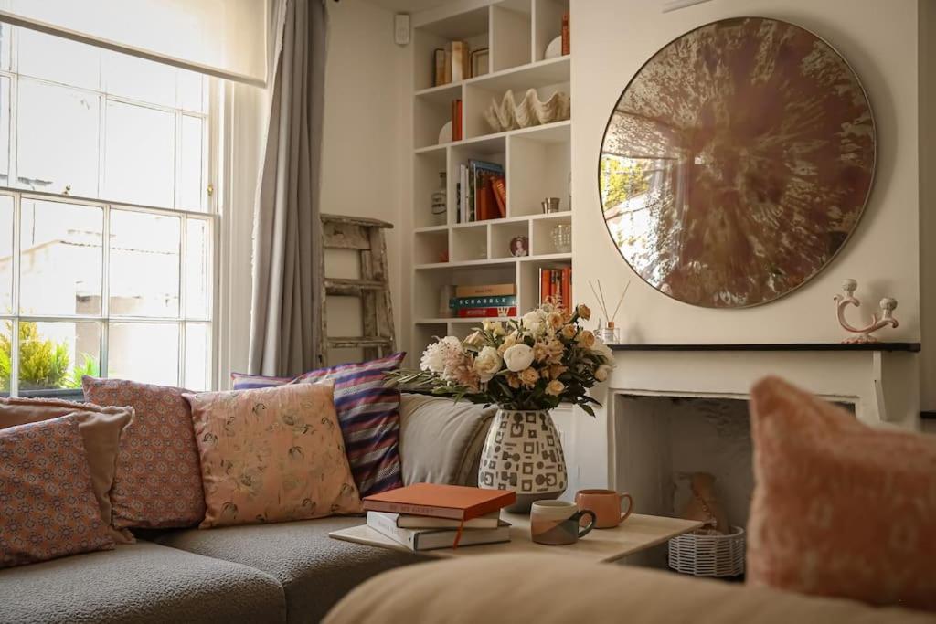 Primrose Cottage - With Private Courtyard & Sun Terrace In Central Bath Extérieur photo