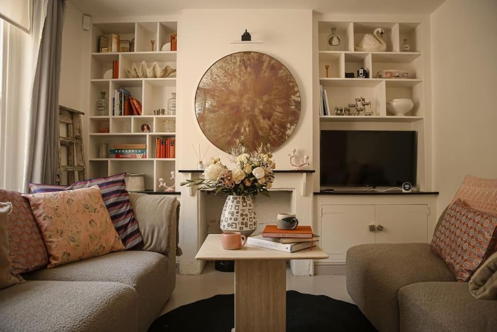 Primrose Cottage - With Private Courtyard & Sun Terrace In Central Bath Extérieur photo